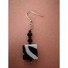 Boucles d'oreilles  Murano fait main perle carrée en noir et blanc