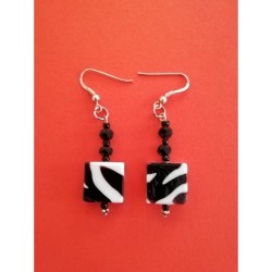 Boucles d'oreilles Murano fait main perle carrée en noir et blanc